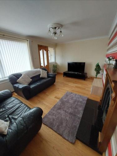 Lisnaskea House | Welcoming 4 bedroom townhouse with free parking on premises