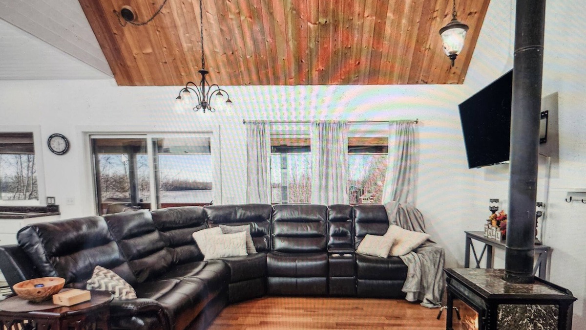 Houston House | Welcoming 5-bedroom lakefront house with WiFi in charming Big Lake