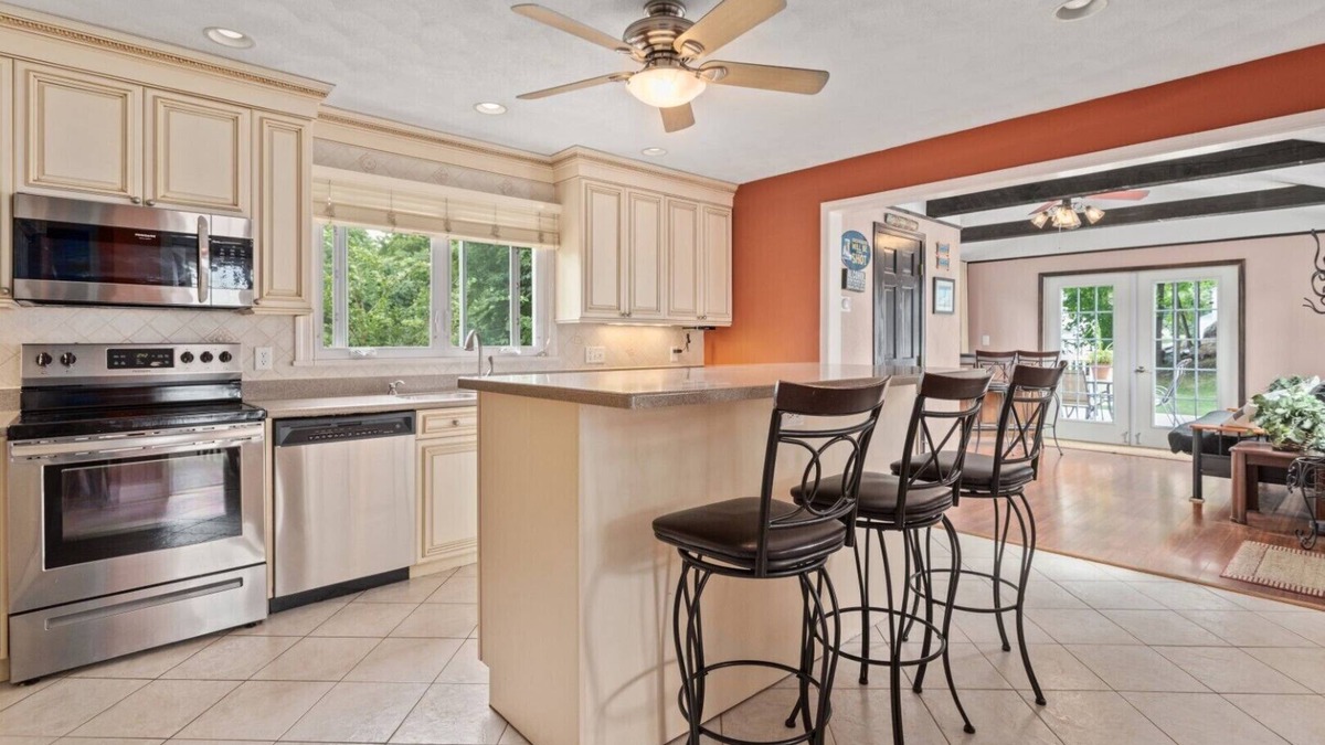 Wakefield House | Welcoming 7 room house <15 miles to Boston, Salem & Casino