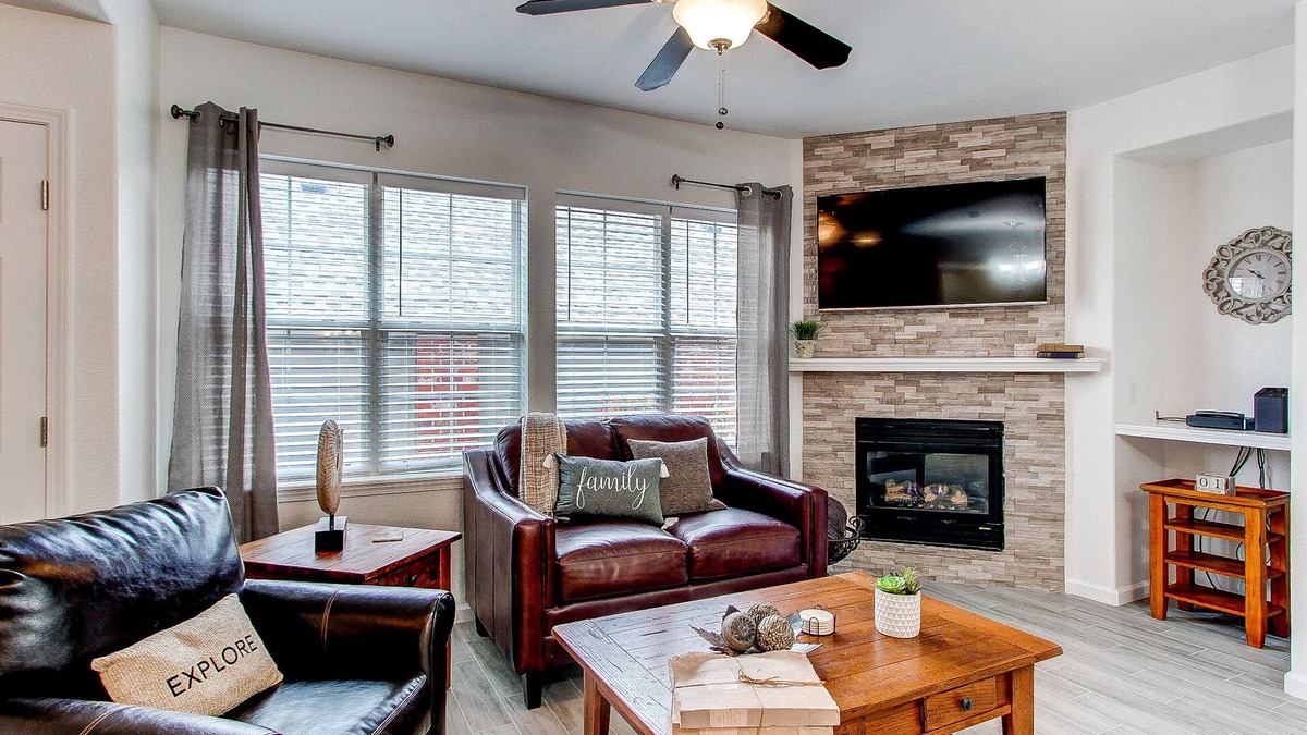 Aurora Condo | Welcoming and Wonderful Main Floor Condo