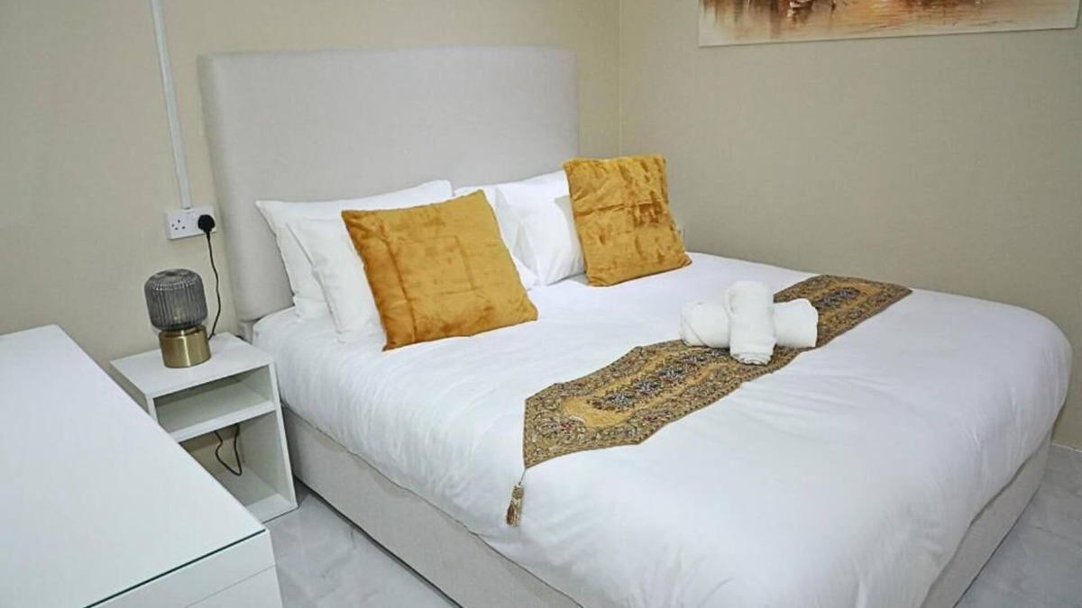 Dubai Bed & Breakfast | Welcoming Bed & Breakfast in Private Desert Camp Deluxe Room