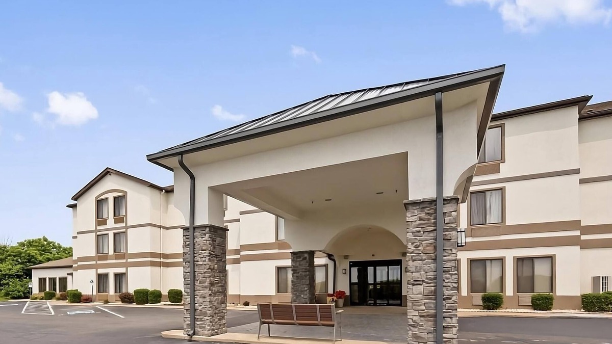 Blaine Hotel | Welcoming & Convenient Stay | Free Breakfast | Great Location