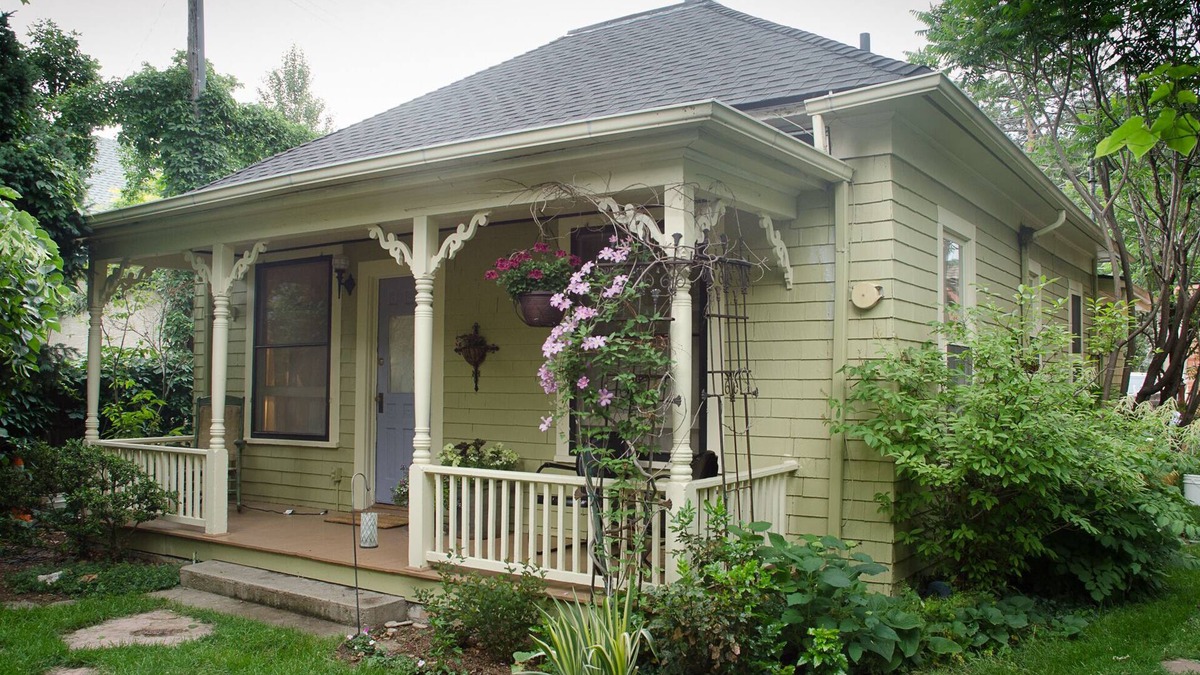 Old North End Cottage | Welcoming cottage and artist's studio in the historic Old North End