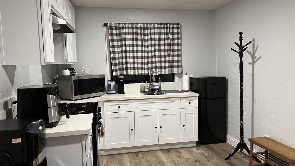 Jurupa Valley House | Welcoming Cozy Guest Unit