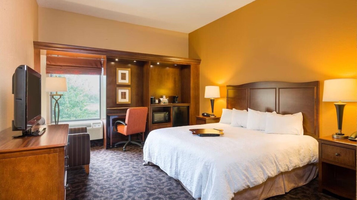 Danville Hotel | Welcoming Danville Retreat: Free Parking, Pet-Friendly, near Route 80