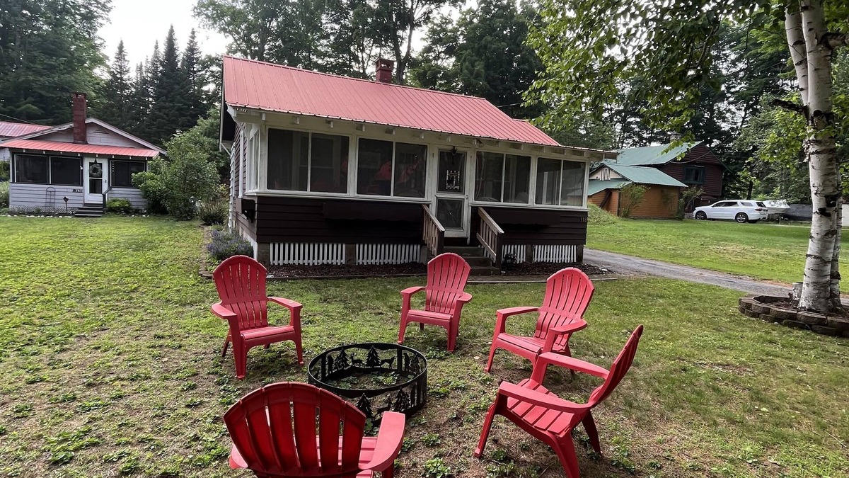 Eagle Bay Cottage | Welcoming Eagle Bay Cottage — 2 min walk to private Fourth Lake beach!