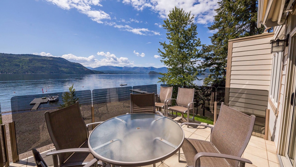 Celista Condo | Welcoming family-friendly lake front condo on the beautiful, sunny Shuswap Lake.