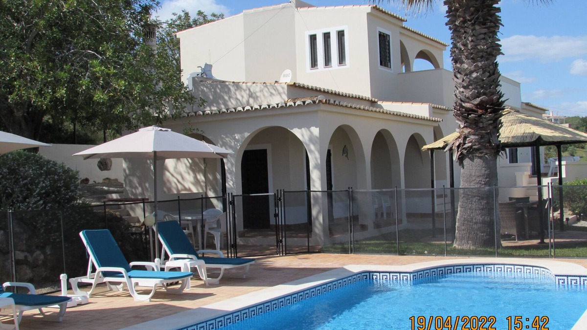 Estoi Villa | Welcoming family villa Near Santa Barbara De Nexe, with Private Pool