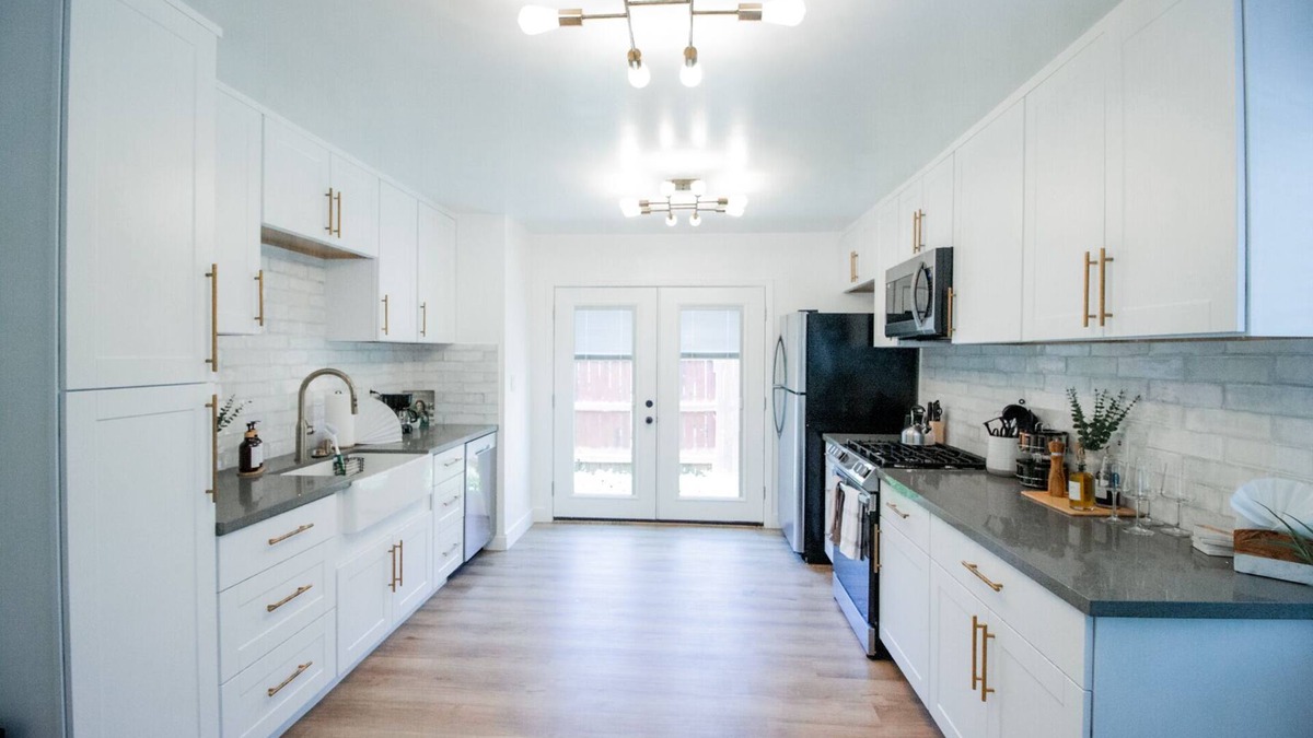 Lawndale House | Welcoming & Modern 3BD/2BA Home - Close to SpaceX, LAX, Beaches, & more!