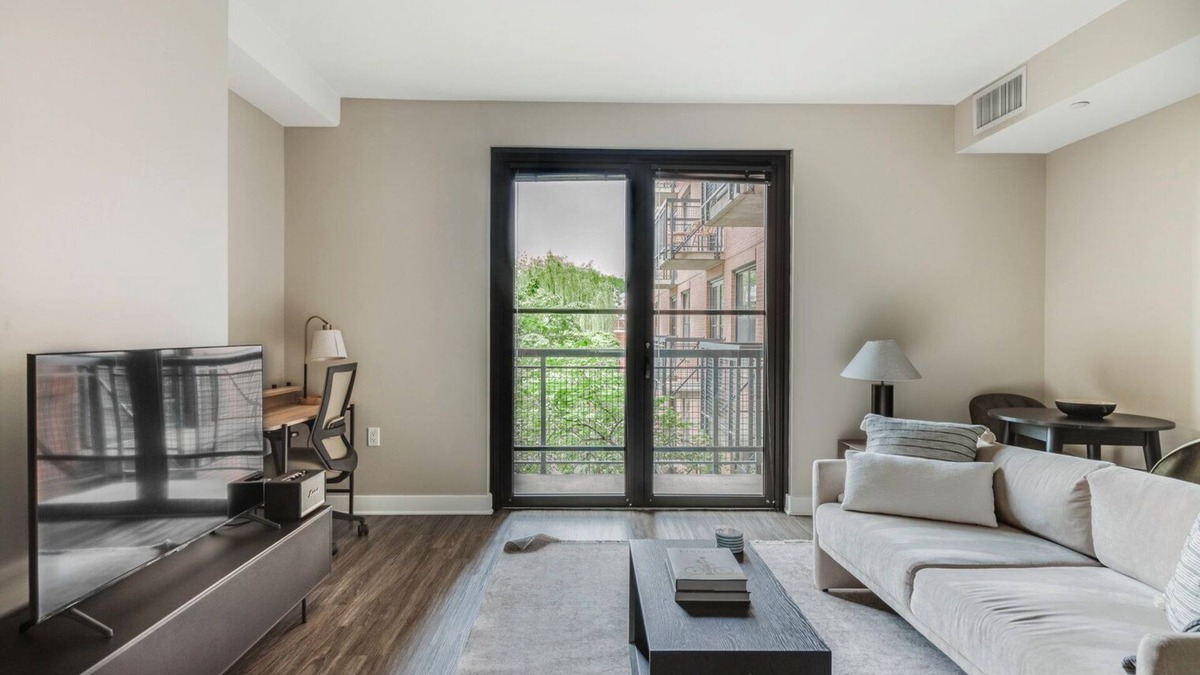 Mount Vernon Square Apartment | Welcoming Mt Vernon Studio w/Gym & Roof Pool, nr Uni, by Blueground