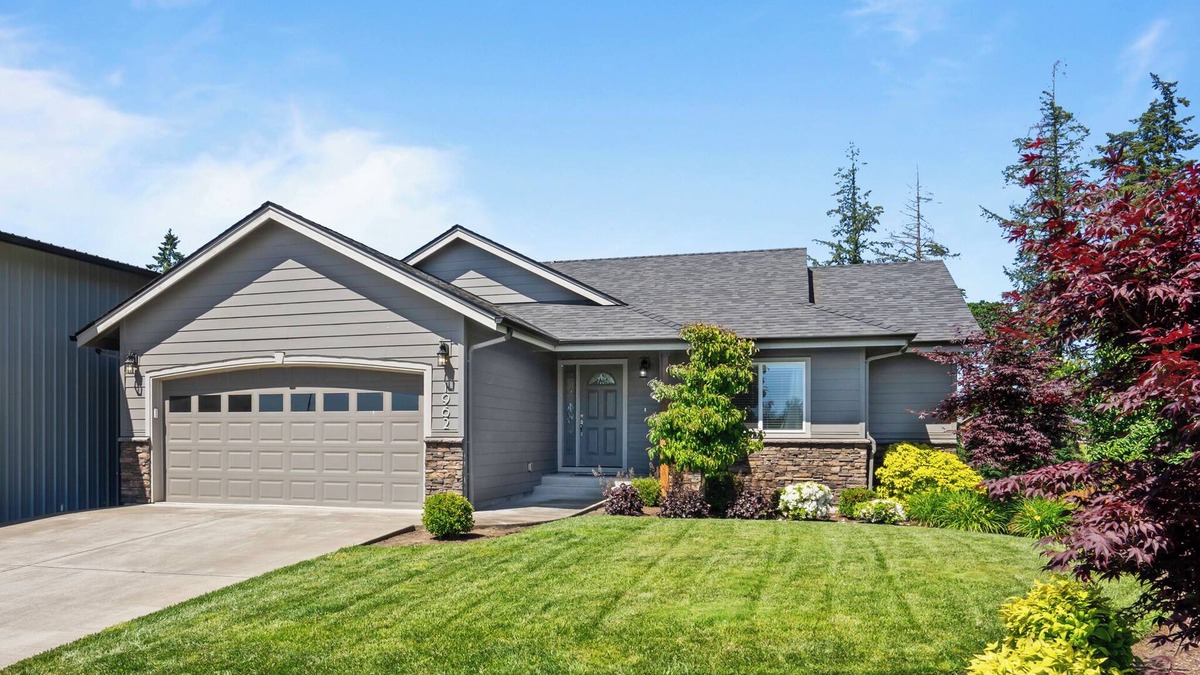 Salem House | Welcoming, Quiet 2-Level Home in Keizer Exurbs