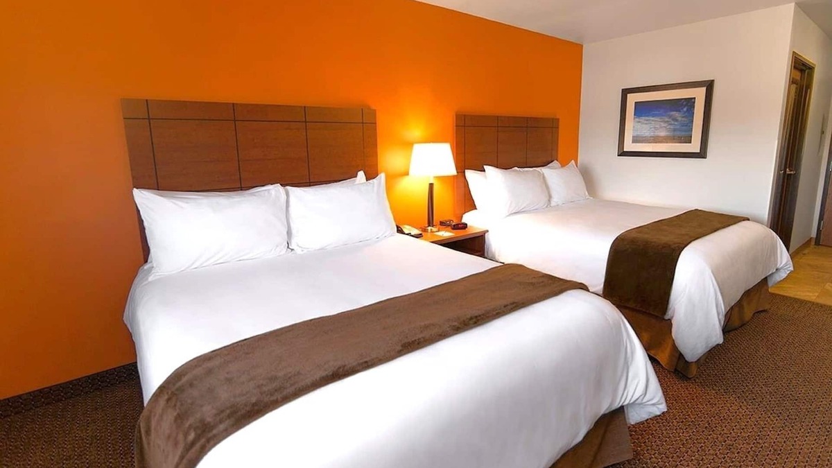 Fargo Hotel | Welcoming Room with Kitchen Near Shopping & Dining Spots | Parking | BBQ Area