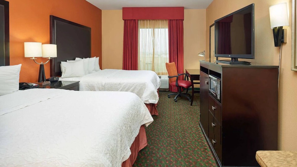 Waco Hotel | Welcoming Stay Near Texas Sports Hall of Fame, Free Parking & Breakfast, Pool!