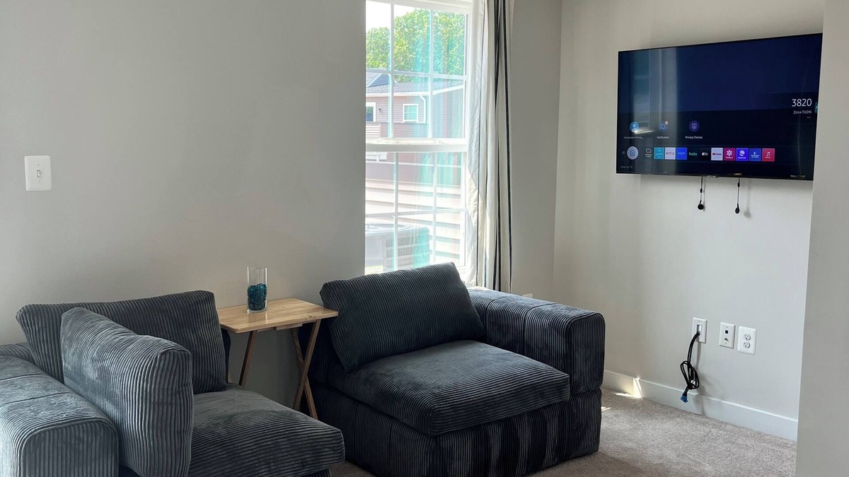 Landover House | Welcoming townhome with WiFi in Hyattsville