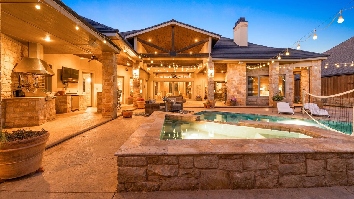 Lubbock House | Well Appointed and Spacious, Best of Lubbock/Pool+Hot Tub/Gym!