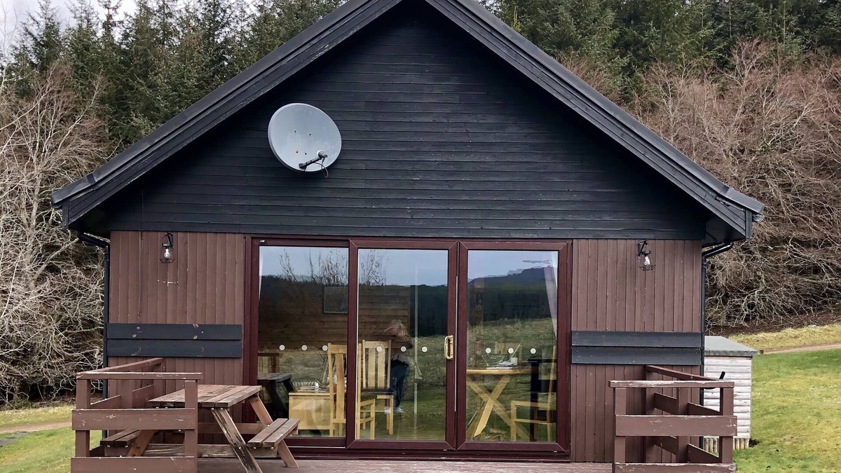 Glenlivet Cabin | Well appointed self catering lodge set in idyllic Scottish Highland countryside.