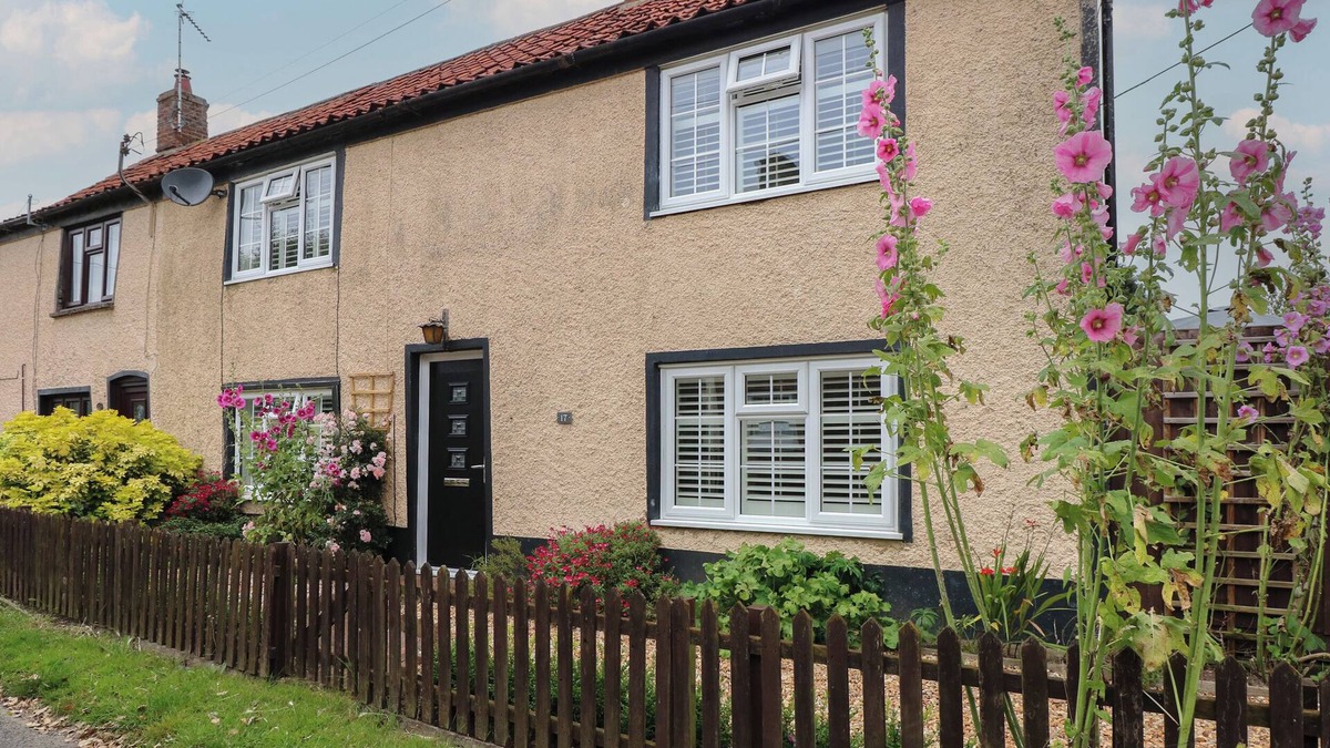 Grimston House | WELL COTTAGE, family friendly, character holiday cottage in Grimston