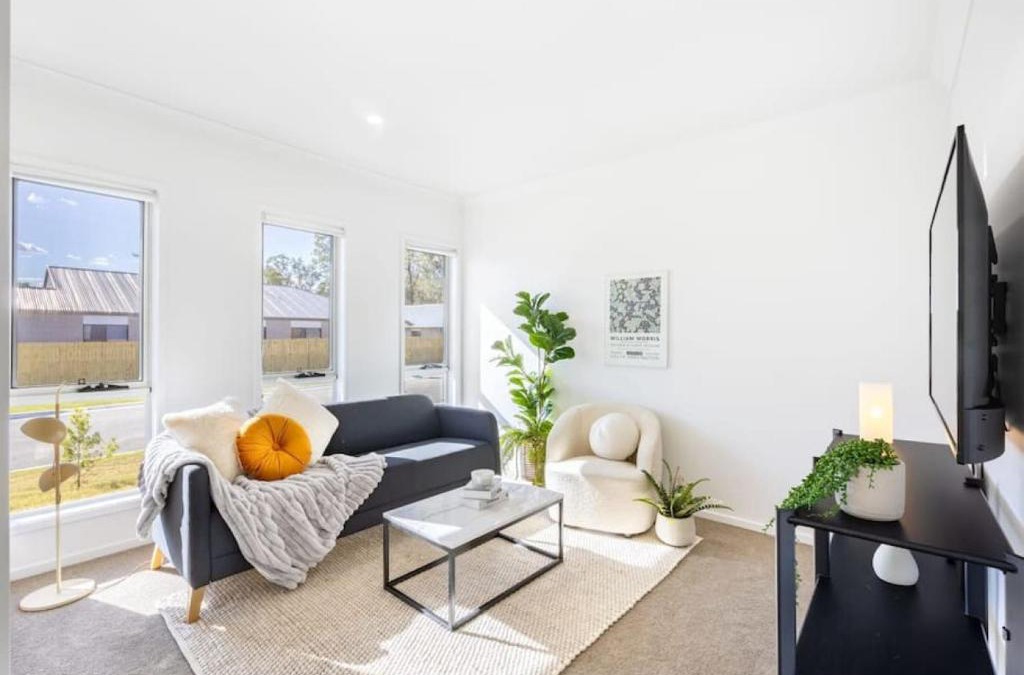 Browns Plains House | Well-decorated 4BR Family home steps to mall