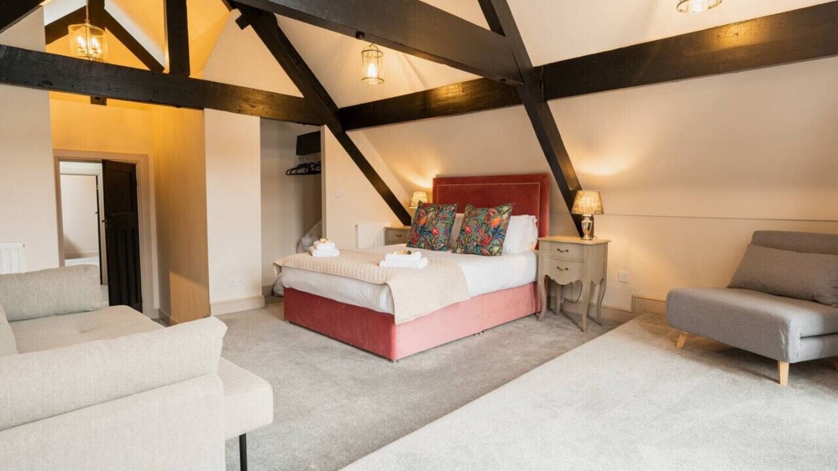Tarvin House | Well Decorated Home | Charming Village Location