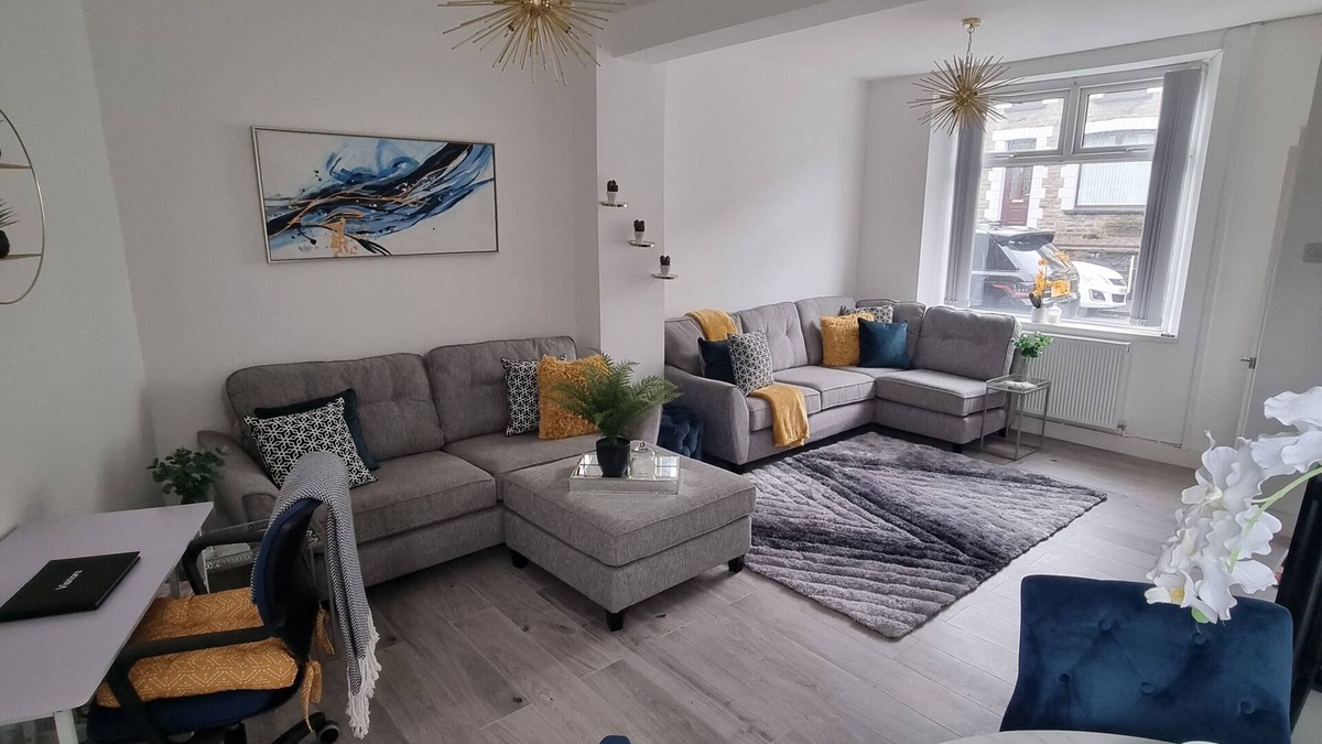Abercwmboi House | Well designed house - Bronallt Luxury sleeps 6