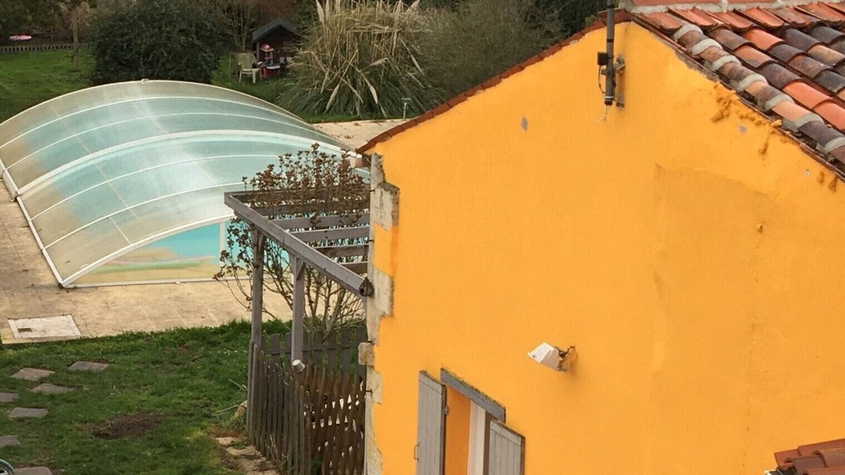 Saint-Jean-d'Angely House | well-equipped gîte with swimming pool, large garden, garden furniture x2, barbecue,