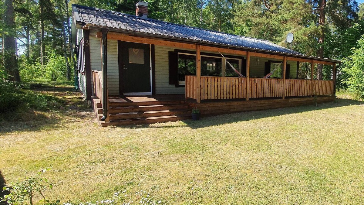 Monsteras Cabin | Well-equipped Beachside Cottage