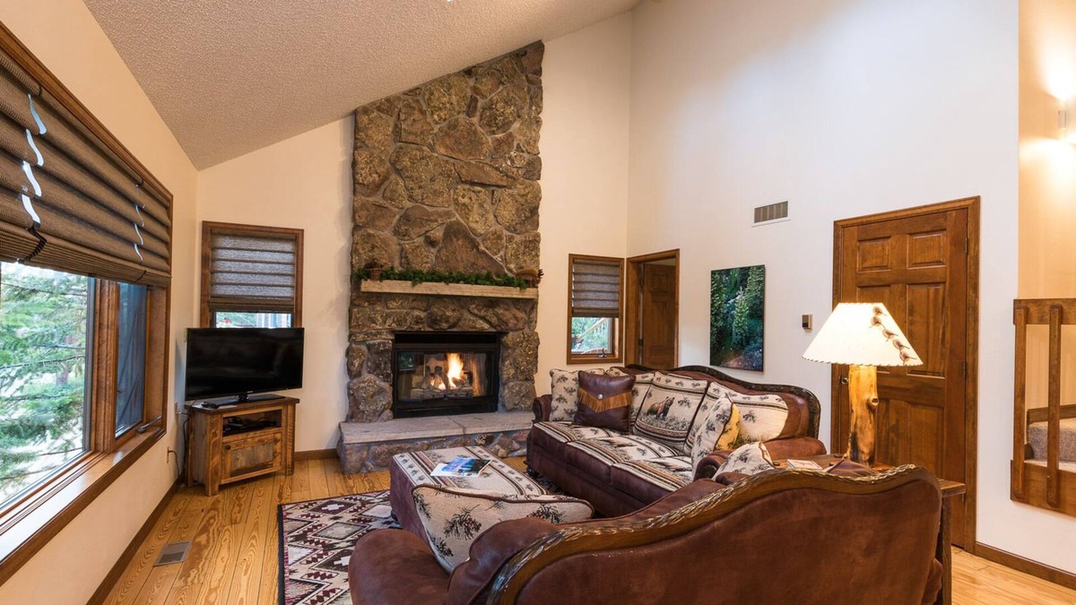 Aspen Brook House | Well-Equipped, Beautiful Art-filled Cabin with new A/C, Close to RMNP & YMCA
