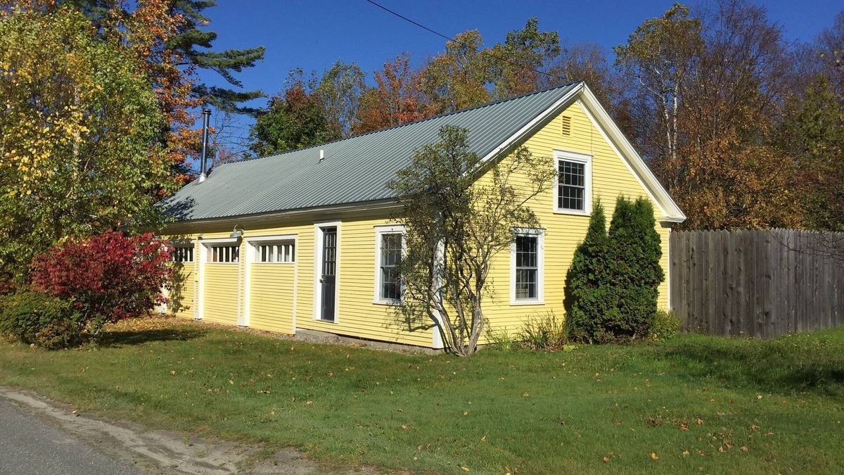 Craftsbury House | Well equipped cozy home sleeps 10 - hiking, biking, skiing & world class beer!