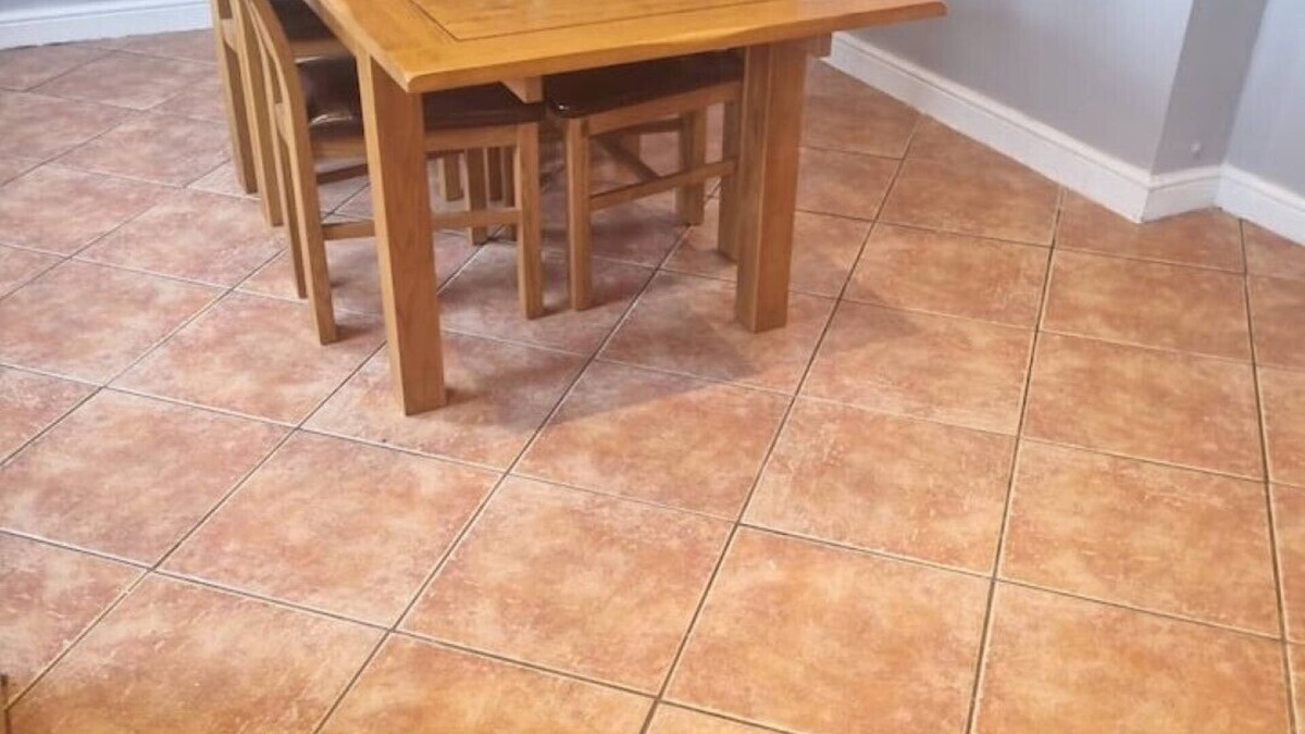 Wrexham House | well Equipped house/parking, nr station