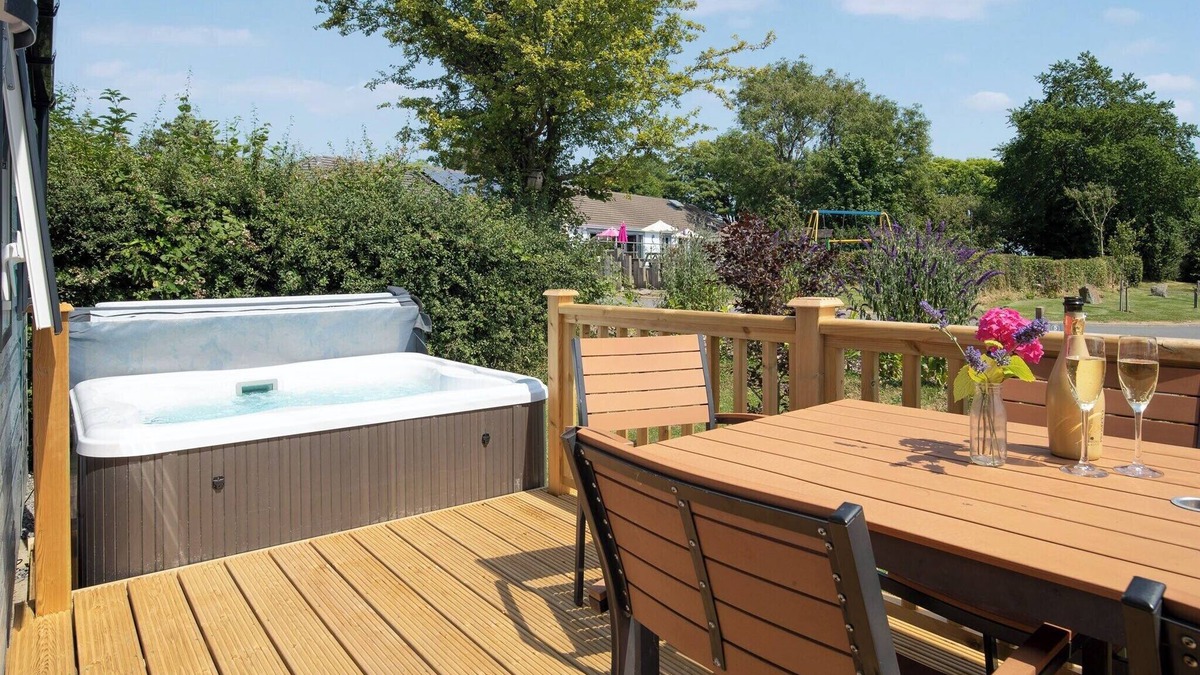 Kilgetty House | Well equipped modern caravan.