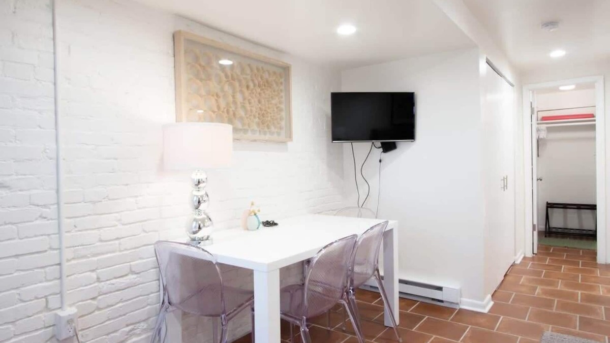 Logan Circle Apartment | WELL-EQUIPPED STUDIO APT - WALK TO METRO SUBWAY!