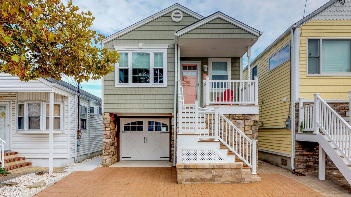 Seaside Heights House | Well-established Rental! Walk to Beach & Bay, BBQ, Ping Pong, Badges & More!