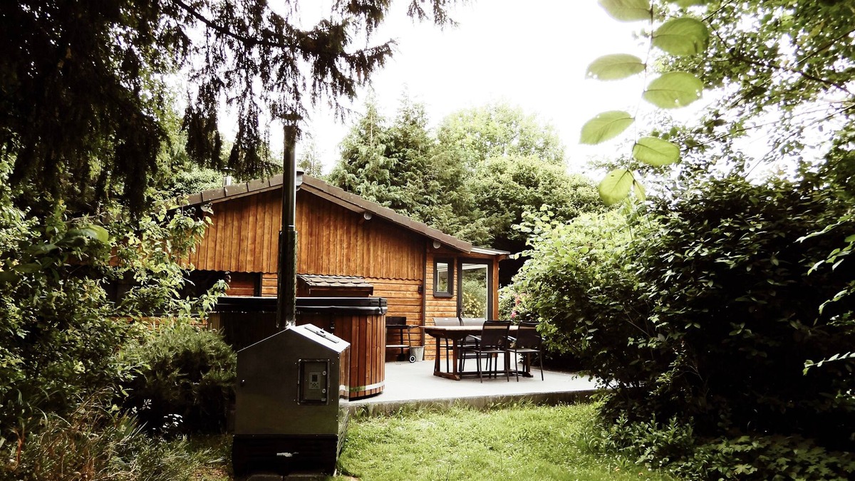 Saint-Christophe-sur-Conde Cottage | Well-being and Nature: Le Cottage Exotique and its private Nordic bath with unlimited access