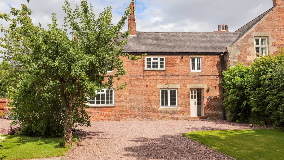 Chester Cottage | WELL HOUSE FARM FLAT 2, with a garden in Bretton