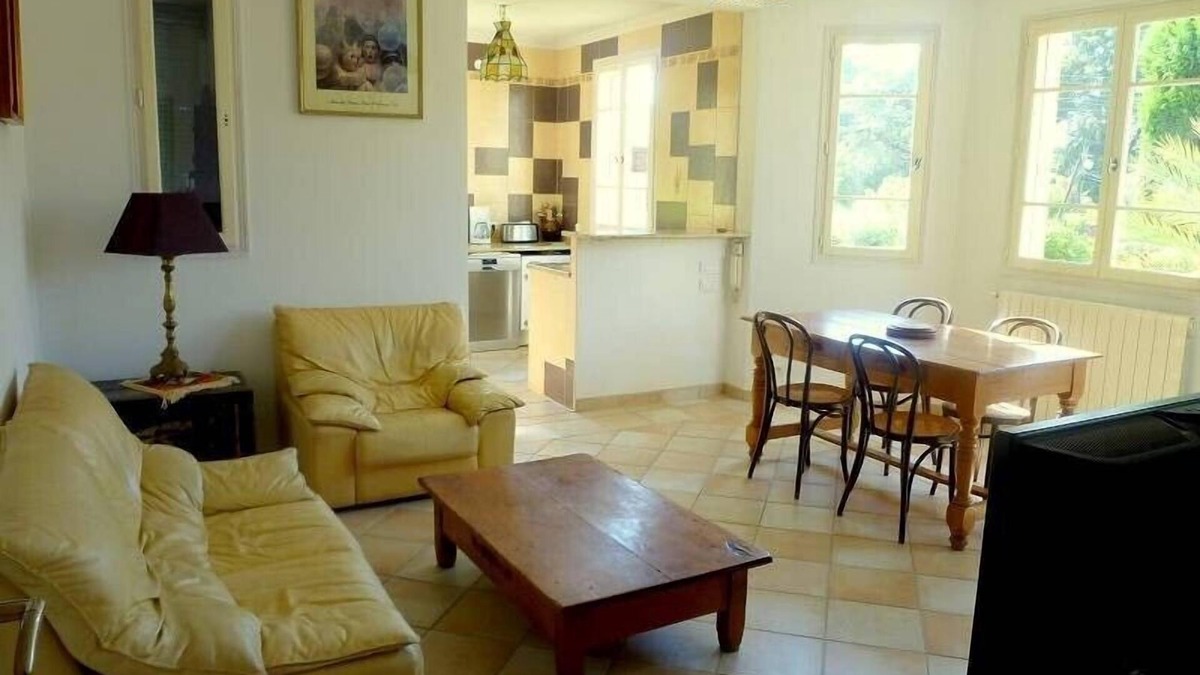 Cap-d'Antibes Apartment | Well located calm comfort Cap d'Antibes. Clim 2 ch stay terrace garden parking