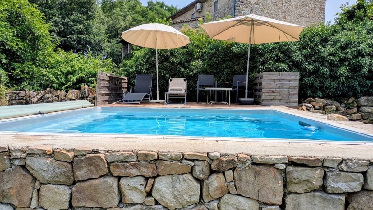 Lablachere Apartment | Well-located country studio with terrace and pool