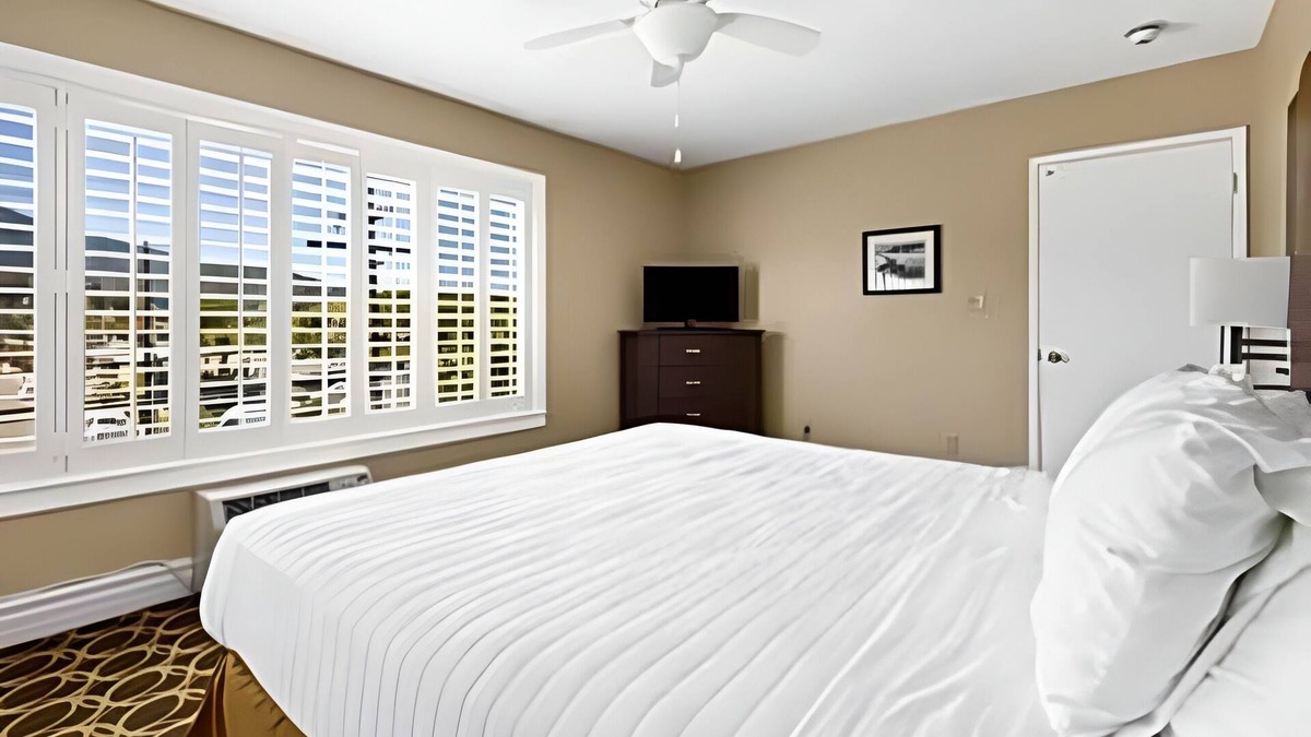 Corte Madera Hotel | Well-Located Suite | Kitchen | Outdoor Pool | Free Parking | BBQ Area