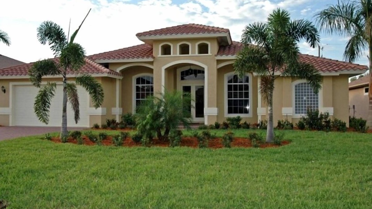 Willoughby Acres House | Well Maintained, Conveniently Located, 4BR/3BA, Den, Pool, Close to Beach