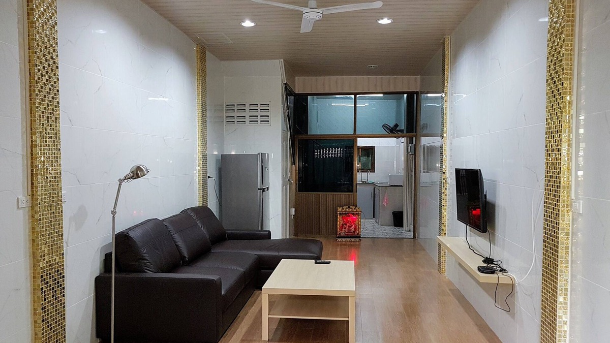 Maha Phruttharam House | Well placed and completely renovated house
