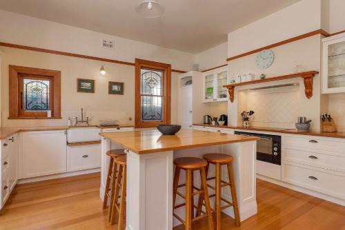 Glebe House | Wellington Views fantastic city location
