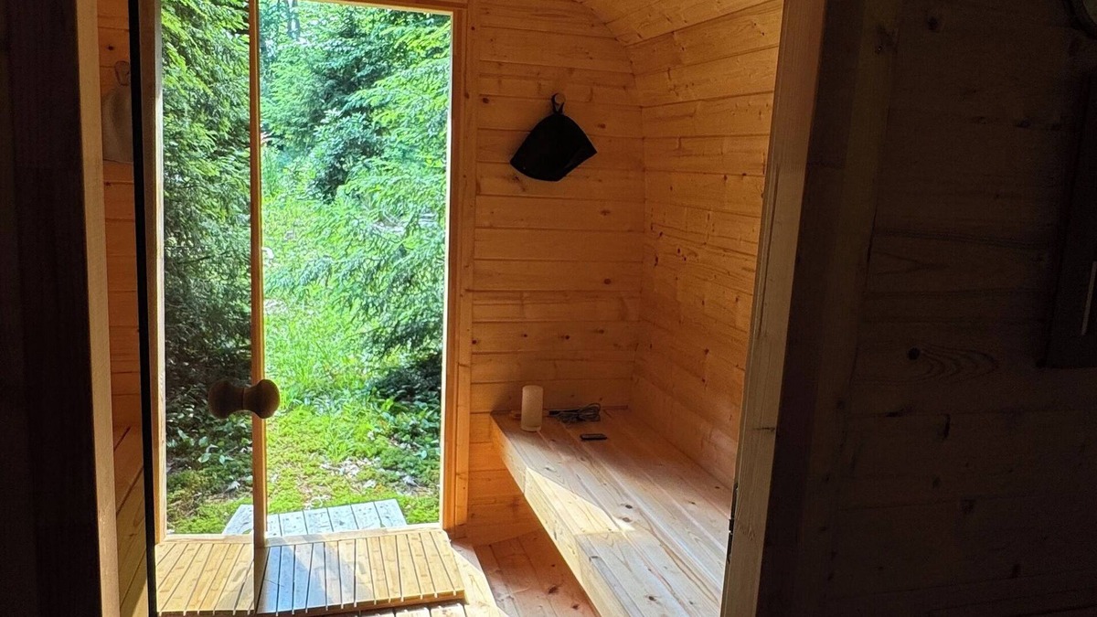 Williamsville Cabin | Wellness Getaway with a Personal Sauna, and Private River Beach!