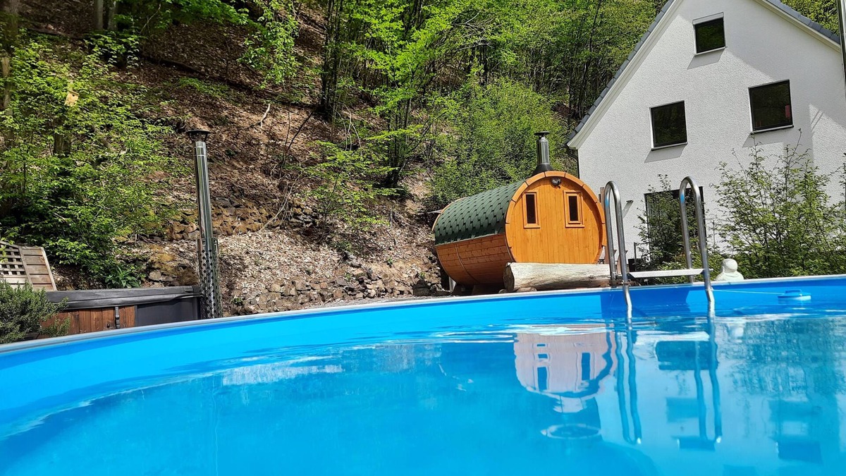 Schladern House | Wellness holiday home with a covered pool, hot tub and barrel sauna in the Rosbachtal