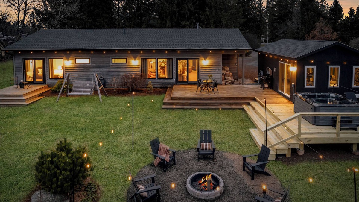 Livingston Manor House | Wellness Retreat with Hot Tub, Gym, Cold Plunge, Office