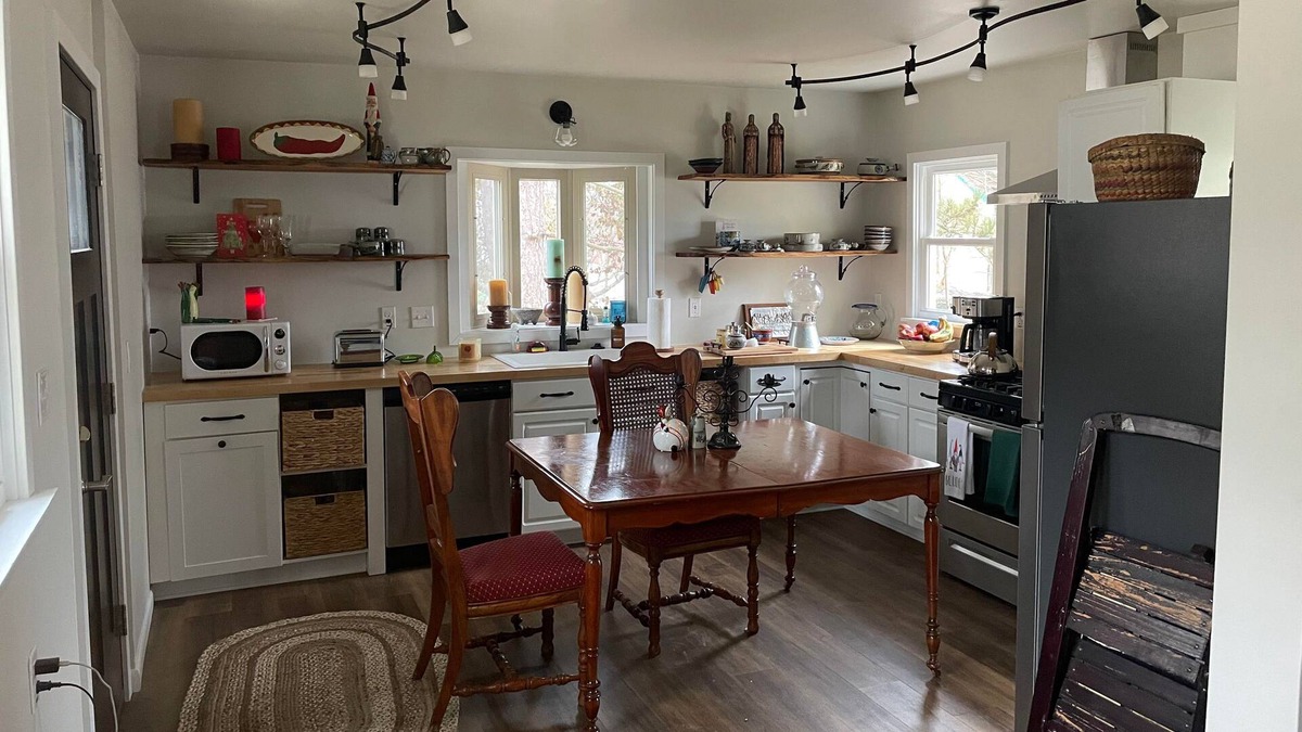 Greensburg House | Wellness retreat w/yoga studio. Off 5-star trail and 10-minute walk to downtown