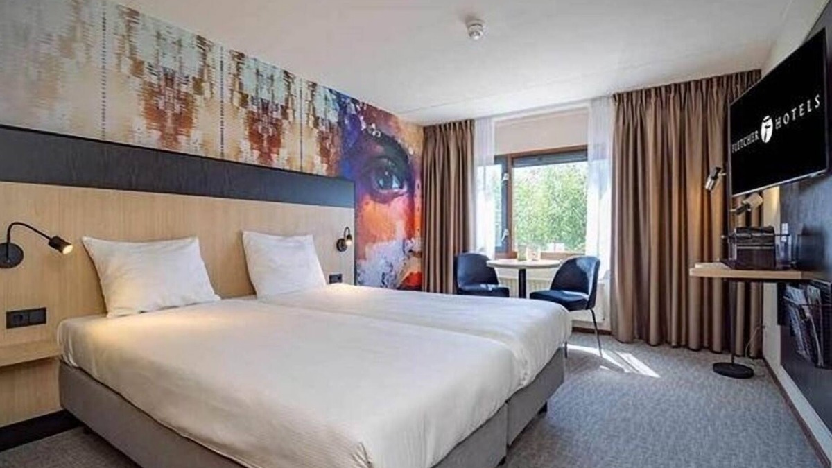 Bergen op Zoom Hotel | Wellness Stay with Pool and Parking Near Town and Attractions