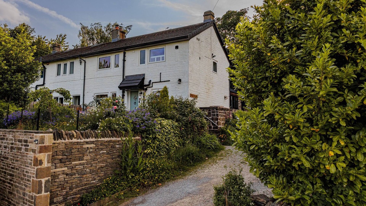 Holmfirth Cottage | WELLS COTTAGE, pet friendly, character holiday cottage in Holmfirth