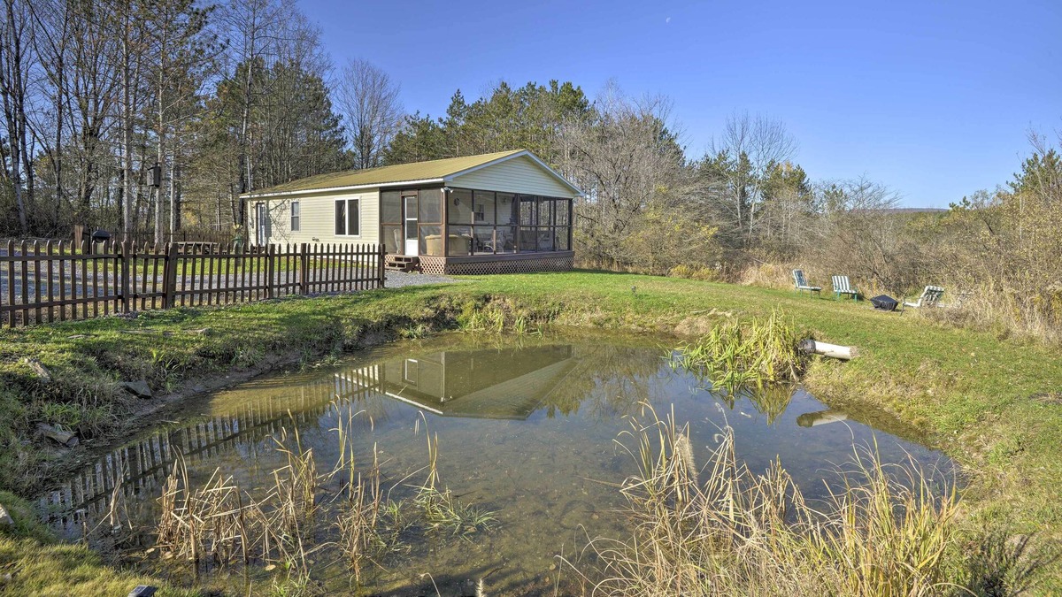 Wellsboro Cabin | Wellsboro Single-Story Cabin w/ Screened Patio!