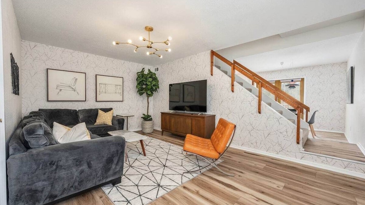 College Station House | Wellspring Townhome - King Bed Suite minutes from Texas A&M