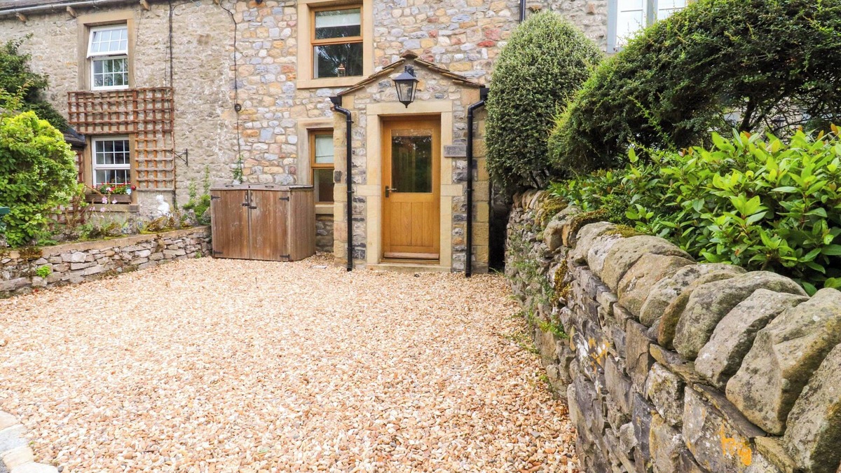 Airton Cottage | WELLY BOB COTTAGE, pet friendly, luxury holiday cottage in Airton