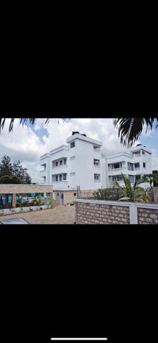 Manyimbo Apartment | Wembley Queen Garden